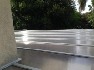 techo en policarbonato y aluminio